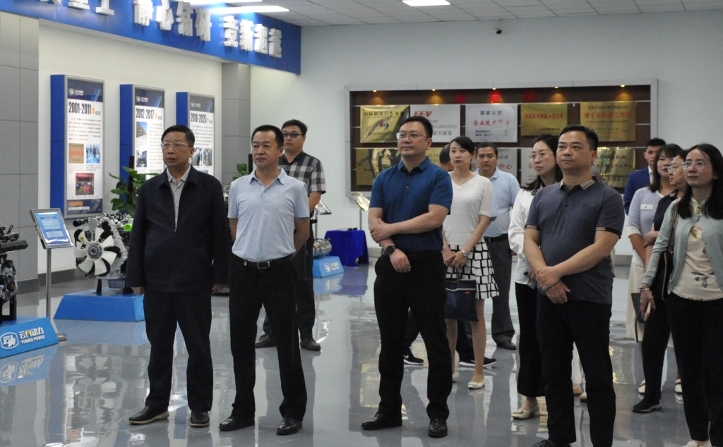 昆明市国资委党组书记王磊一行到云南乐发Vll官网动力集团有限公司开展调研