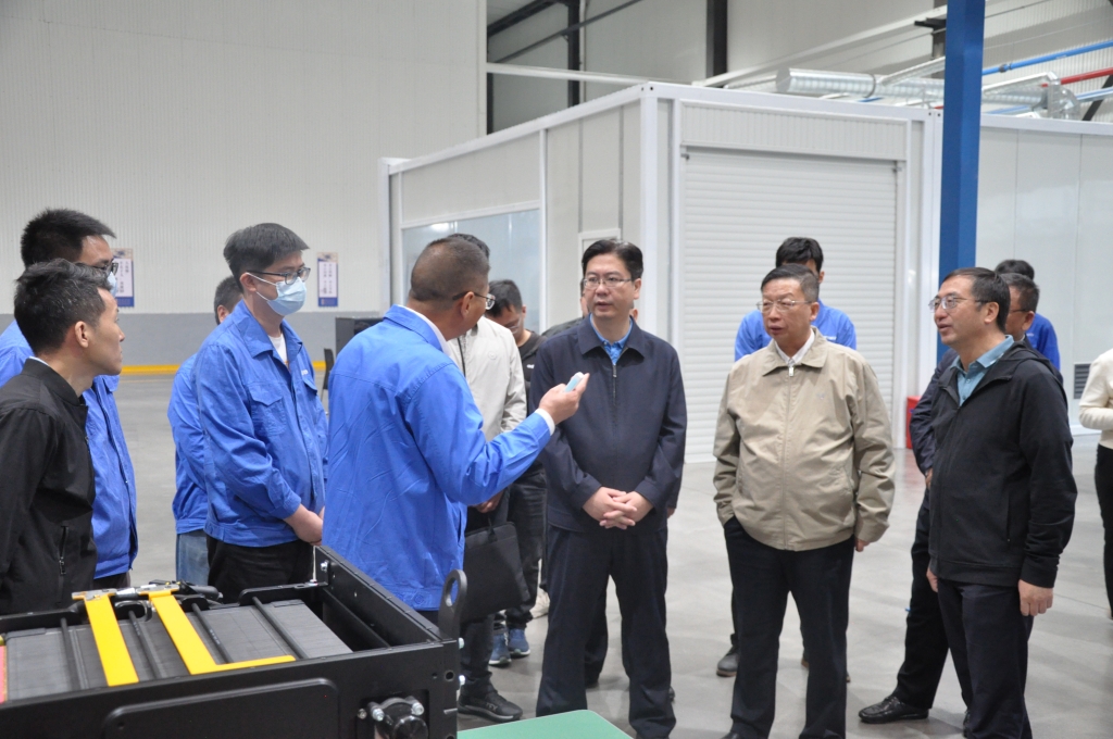 昆明市氢能、储能等绿色能源工业调研组到云南乐发Vll官网动力集团有限公司开展调研